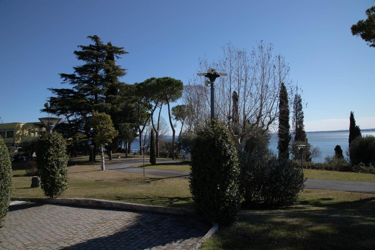 Lato Soleggiato @Gardazzurro Apartment Padenghe sul Garda Ngoại thất bức ảnh
